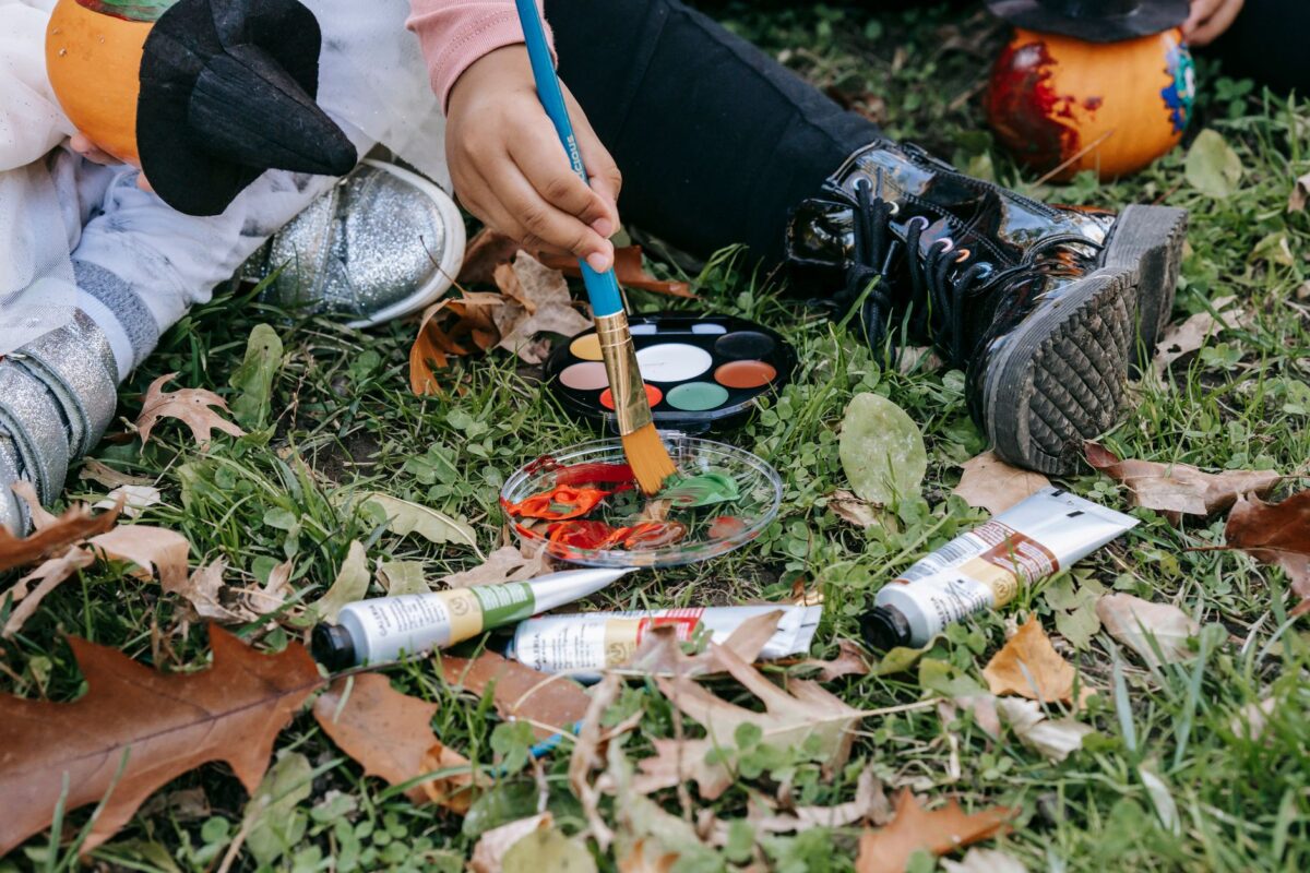 Loisirs créatifs d'automne pour enfants : activités manuelles et DIY d'Halloween 2026